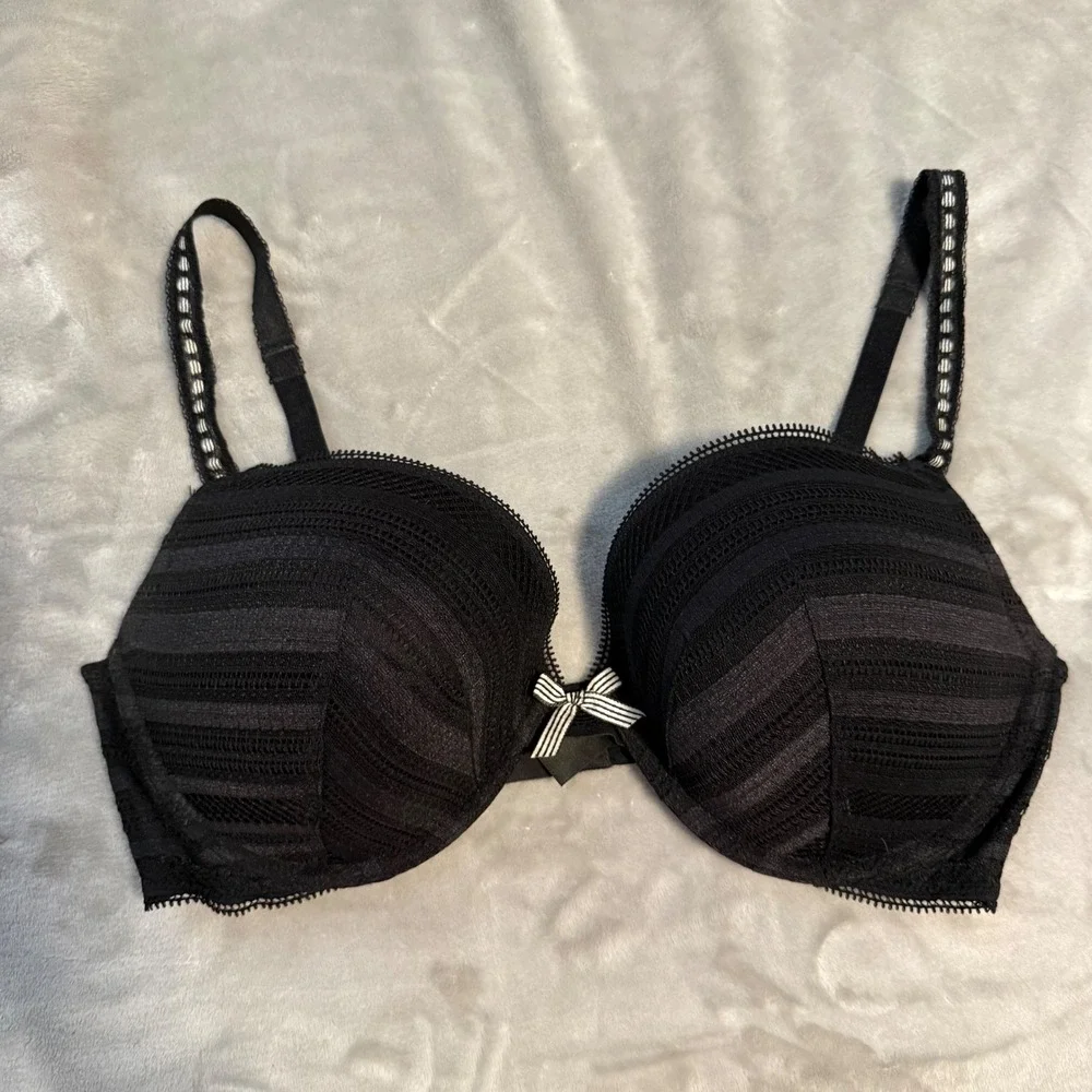 Victoria's Secret Push-Up Bra‎ Black Lace Stripe Bow 38D